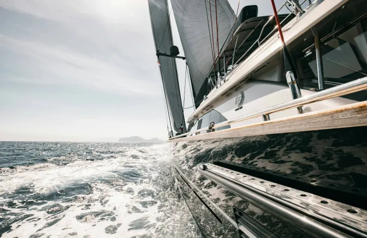 What Is the Difference Between a Racing Yacht and a Cruising Yacht?